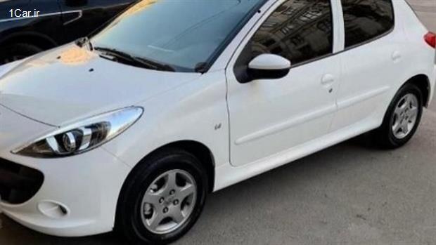 بازار خودرو همچنان در سراشیبی رکود