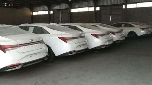 نصف خودروهای وارداتی در گمرک خاک می‌خورند